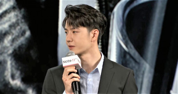 Картинка мужчины wang+yi+bo актер лицо пиджак микрофон