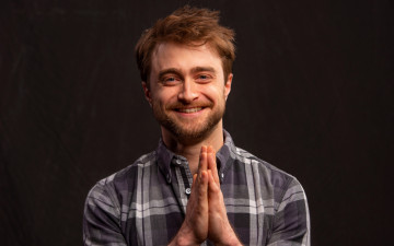 Картинка мужчины daniel+radcliffe актер улыбка рубашка жест борода