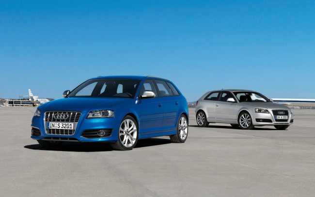 Обои картинки фото audi а3, автомобили, audi, ауди, площадка, синяя, серебристая