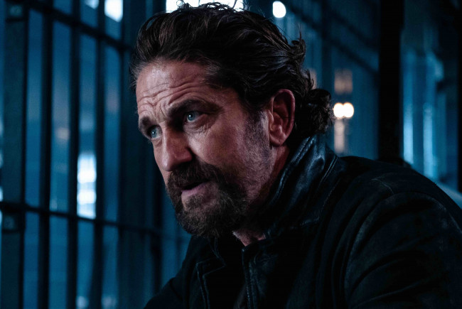 Обои картинки фото кино фильмы, copshop, мужчина, решетка