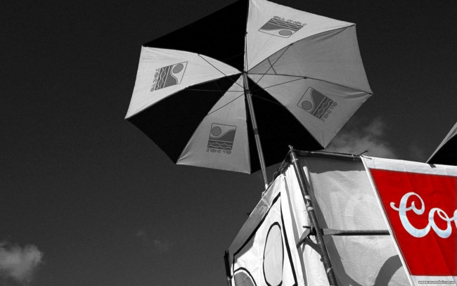 Обои картинки фото разное, сумки,  кошельки,  зонты, зонт, тумба