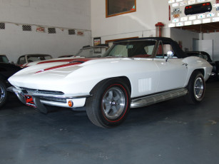 Картинка автомобили выставки уличные фото