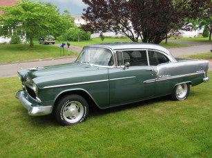 Картинка автомобили выставки уличные фото