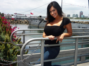 Картинка Denise+Milani девушки