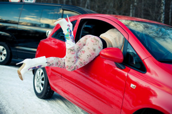 Картинка автомобили авто девушками opel corsa