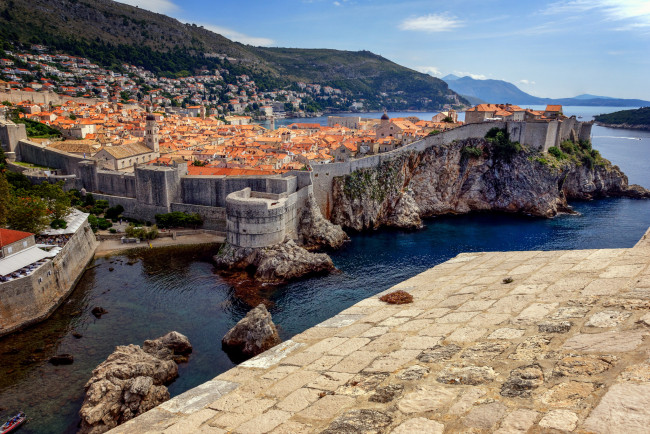 Обои картинки фото dubrovnik,  croatia, города, дубровник , хорватия, горы, побережье, город