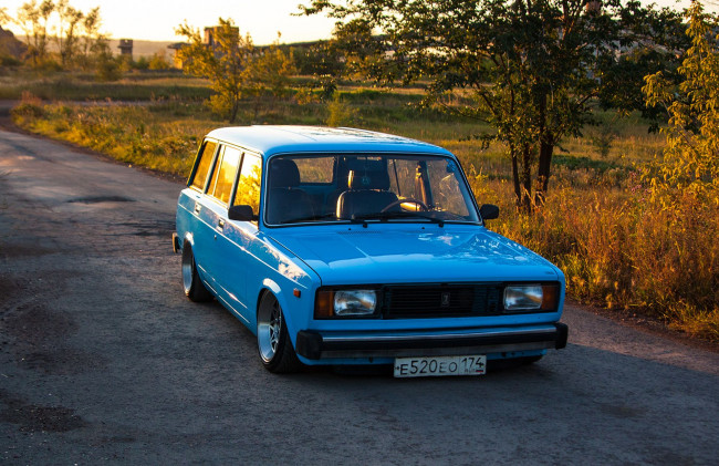 Обои картинки фото ваз-2104, автомобили, ваз, лада