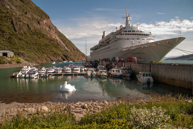 Обои картинки фото корабли, порты ,  причалы, причал, лайнер, океанский, круиз
