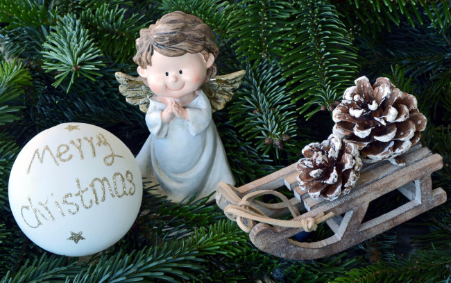 Обои картинки фото праздничные, фигурки, саночки, шарик, ангел, шишки