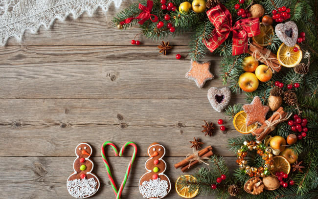 Обои картинки фото праздничные, угощения, фрукты, елка, орехи, украшения