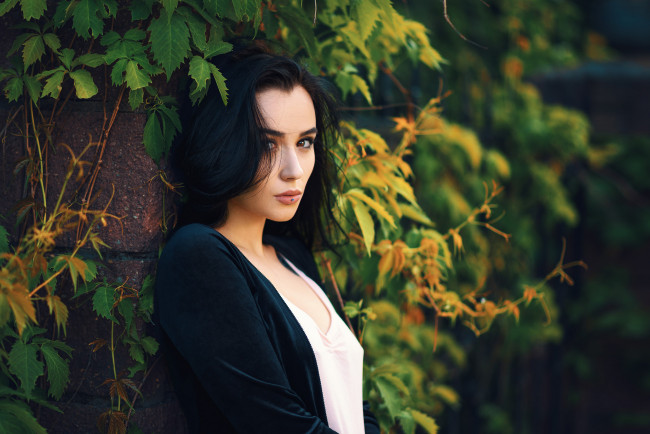 Обои картинки фото девушки, -unsort , брюнетки, темноволосые, алекса, терещук, дмитрий, медведь, портрет, женщины, темные, волосы, на, открытом, воздухе