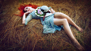 Картинка девушки -unsort+ рыжеволосые+и+другие поза шляпа женщина солома