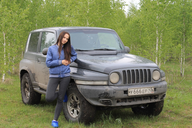 Обои картинки фото тагаз, автомобили, -авто с девушками, тагер, автомобиль, девушка, лес, деревья