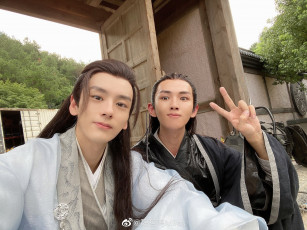 Картинка разное знаменитости актеры костюмы