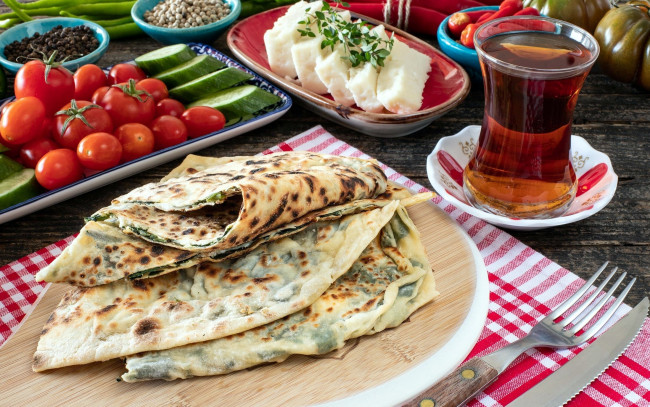 Обои картинки фото еда, разное, чай, сыр, лепешка, помидоры, огурцы