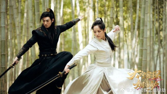 Обои картинки фото кино фильмы, -unknown , другое, парень, девушка, мечи, лес, тренировка