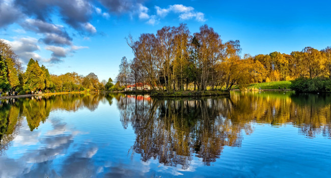 Обои картинки фото природа, реки, озера, облака, озеро, деревья, осень