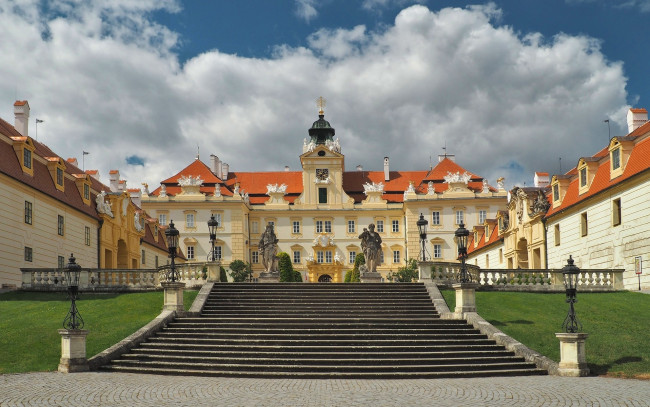Обои картинки фото valtice castle, города, замки чехии, valtice, castle