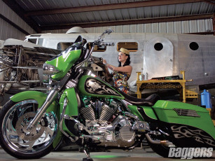 Картинка ultra classic electra glide мотоциклы мото девушкой