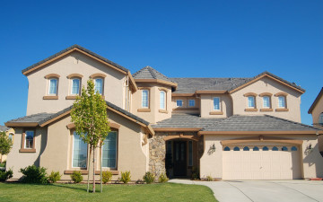 Картинка города здания дома окна трава дом