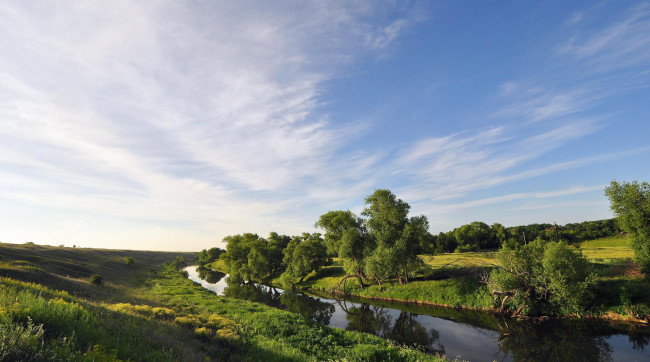 Обои картинки фото природа, реки, озера, деревья, облака, небо, поле