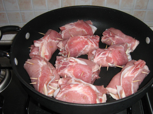 Обои картинки фото еда, мясные, блюда, сковородка