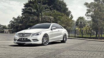 Картинка mercedes+e+coupe автомобили mercedes-benz подразделение daimler ag легковые грузовики автобусы двигатели германия