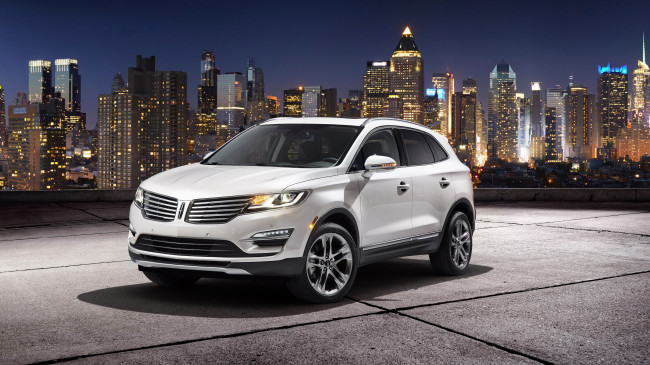 Обои картинки фото 2015 lincoln mkc, автомобили, lincoln, белый, mkc, город, ночь, огни