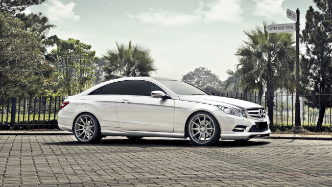 Обои картинки фото mercedes e coupe, автомобили, mercedes-benz, грузовики, двигатели, автобусы, германия, подразделение, daimler, ag, легковые