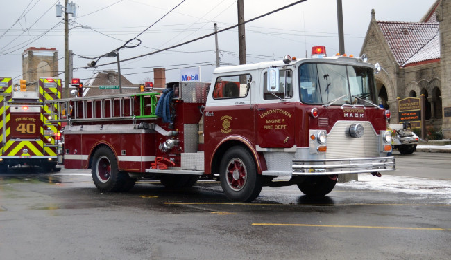 Обои картинки фото mack, автомобили, пожарные машины, trucks, inc, тяжелые, грузовики, сша