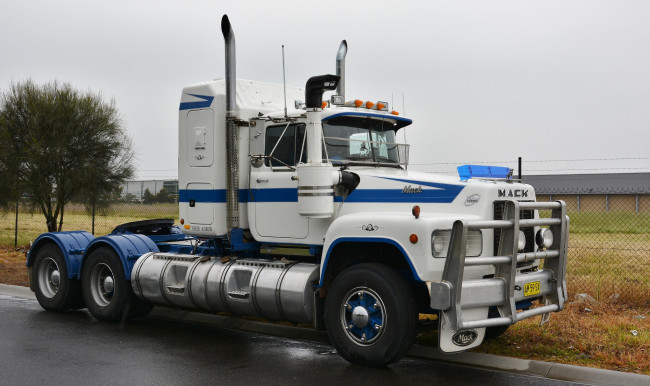 Обои картинки фото mack, автомобили, trucks, inc, тяжелые, грузовики, сша