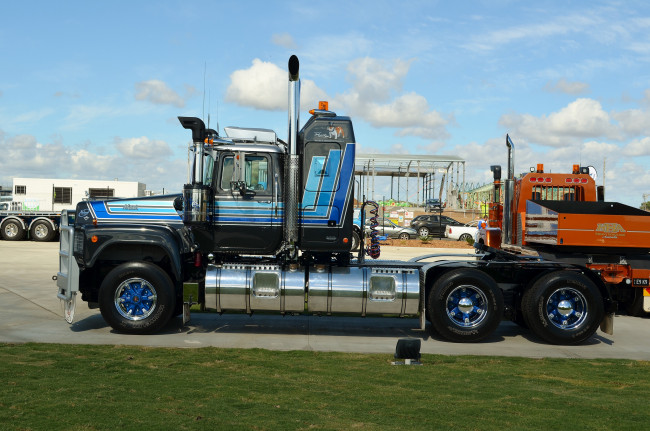 Обои картинки фото mack, автомобили, тяжелые, грузовики, trucks, inc, сша