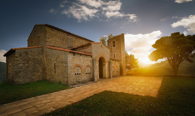 Обои картинки фото santa mar&, 237, a de bendones, города, - католические соборы,  костелы,  аббатства, церковь