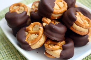 Картинка еда пирожные +кексы +печенье шоколадный бретцель