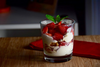 Картинка еда клубника +земляника сливки клубничка