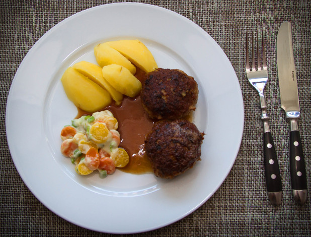 Обои картинки фото еда, вторые блюда, котлеты, гарнир