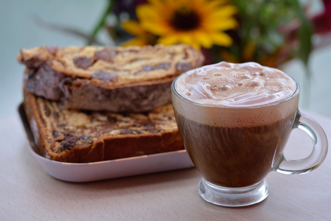 Обои картинки фото еда, кофе,  кофейные зёрна, десерт