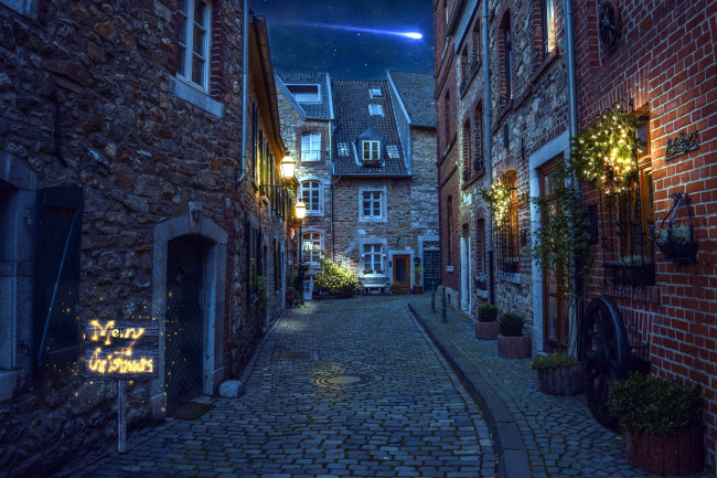 Обои картинки фото праздничные, новогодние пейзажи, улочка, дома, надпись, украшения