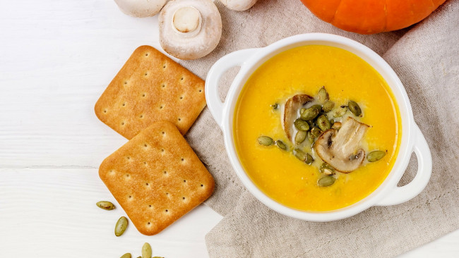 Обои картинки фото еда, первые блюда, грибной, суп, шампиньоны, крекеры, семечки