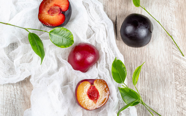 Обои картинки фото еда, персики,  сливы,  абрикосы, сливы