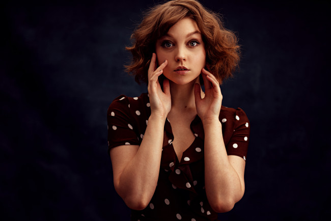 Обои картинки фото olya pushkina, девушки, девушка, платье, в, горошек, рыжеволосая, оля, пушкина