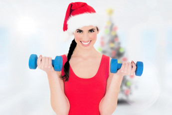 Картинка спорт фитнес девушка шапка гантели ёлка