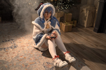 Картинка девушки anya+rainbow костюм образ ёлка коробки пол