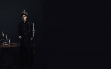 Картинка мужчины gong+jun+|+simon+gong актер костюм корона свечи стол