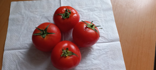 Обои картинки фото еда, помидоры, спелые, красные