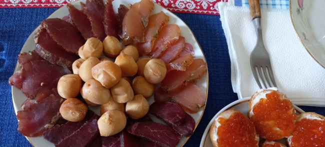 Обои картинки фото еда, разное, сыр, икра, ветчина, нарезка