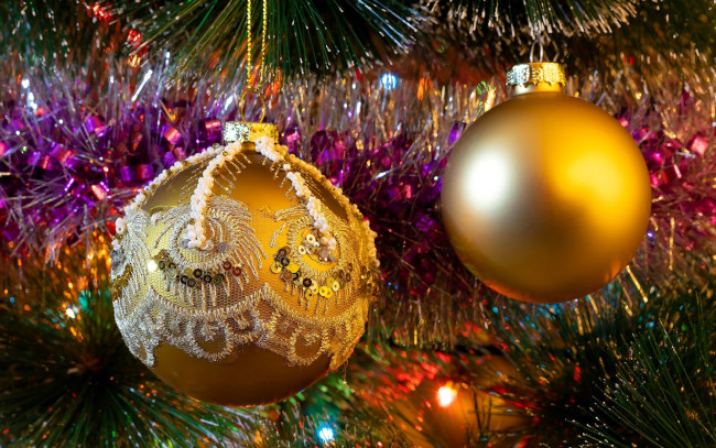 Обои картинки фото праздничные, украшения, ёлка, мишура, шары