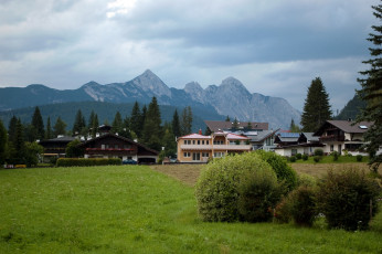 Картинка города пейзажи домики лес горы