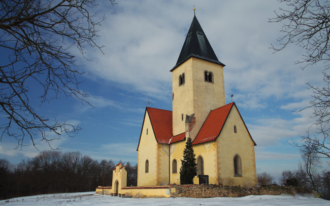 Обои картинки фото города, католические, соборы, костелы, аббатства, снег, зима, костел