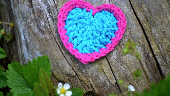 Обои картинки фото праздничные, день святого валентина,  сердечки,  любовь, сердечко, вязание, сердце